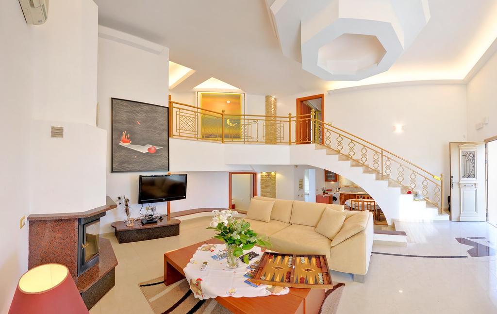 12 Islands Villa *